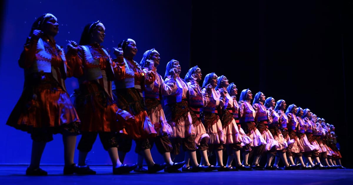SAHNE “HASAT” İLE RENKLENDİ