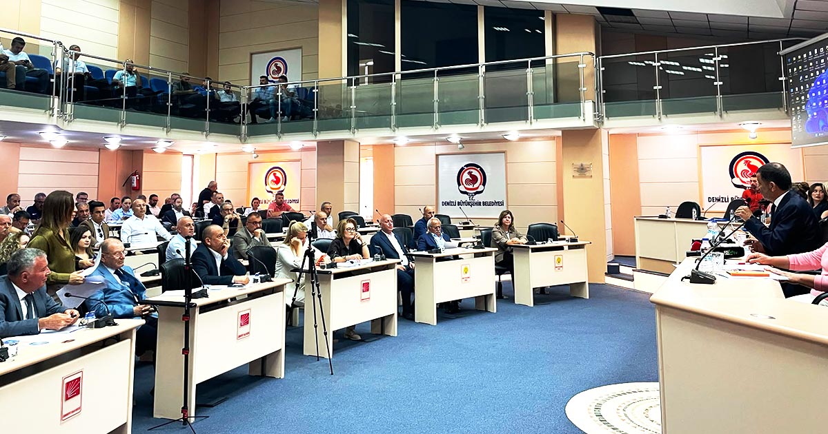 ÇARŞININ İÇİNDEKİ PAZARYERİ YIKILIYOR