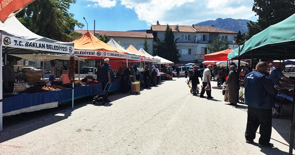BİR GECEDE PAZAR KURDULAR