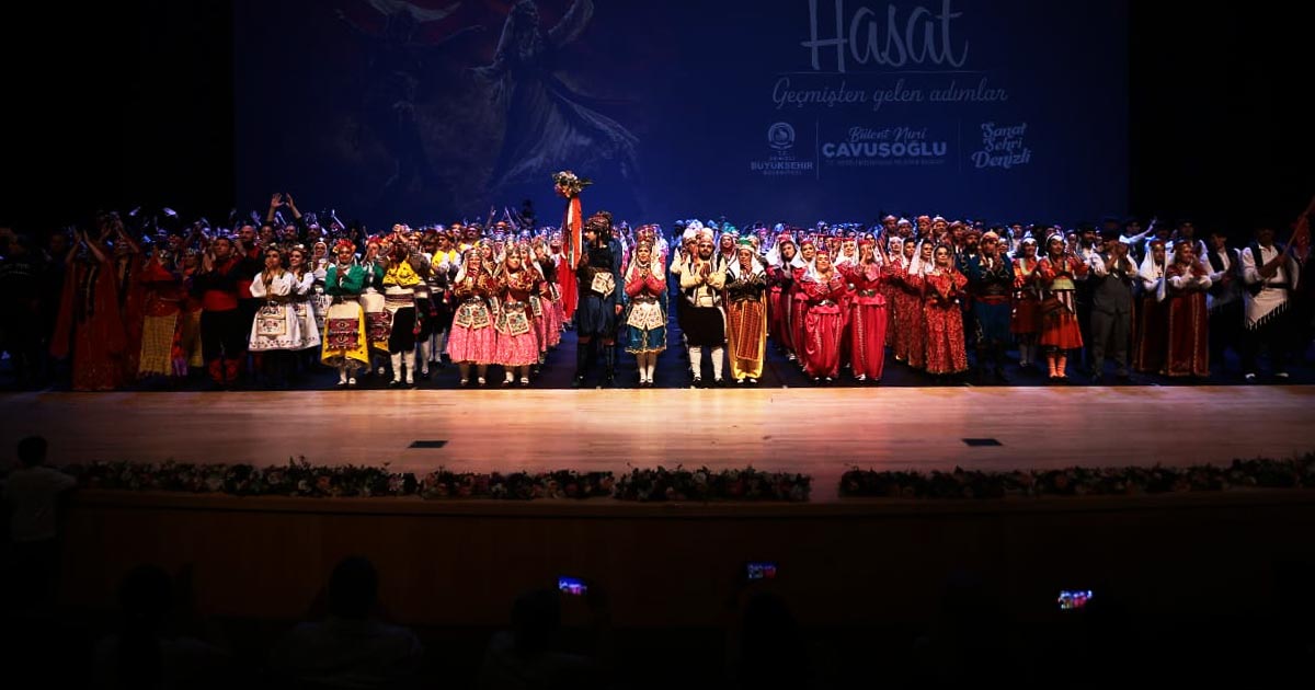 SAHNE “HASAT” İLE RENKLENDİ