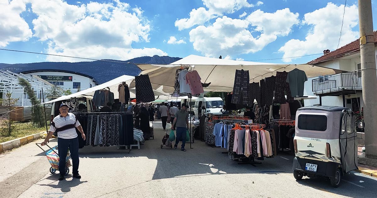 BİR GECEDE PAZAR KURDULAR