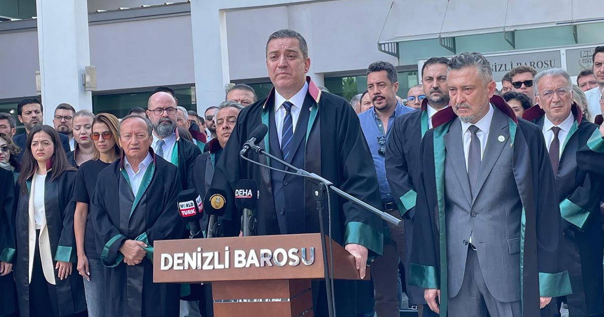 Türkiye Barolar Birliği (TBB) Başkanı Avukat Erinç Sağkan,TBB Genel Sekreteri Avukat A. Erdem Ekmekçi ve çok sayıda baro başkanının katılımıyla Denizli Barosu Hizmet Binası önünde basın açıklaması yapıldı. TBB Başkanı Avukat Erinç Sağkan, Denizli Barosu'nun hizmet binasına girilmesine gerekçe oluşturan delillerin neler olduğunun ortaya konulmasını istedi.