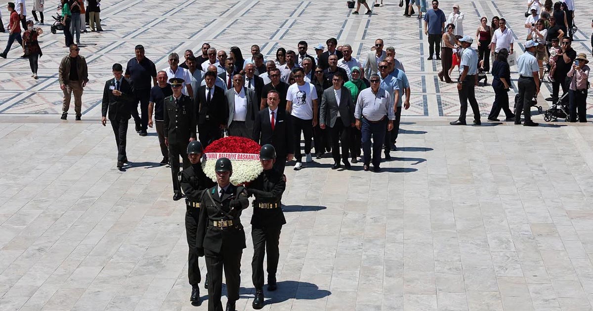 ÇİVRİL HEYETİ ANITKABİR’DE ATA’NIN HUZURUNDA