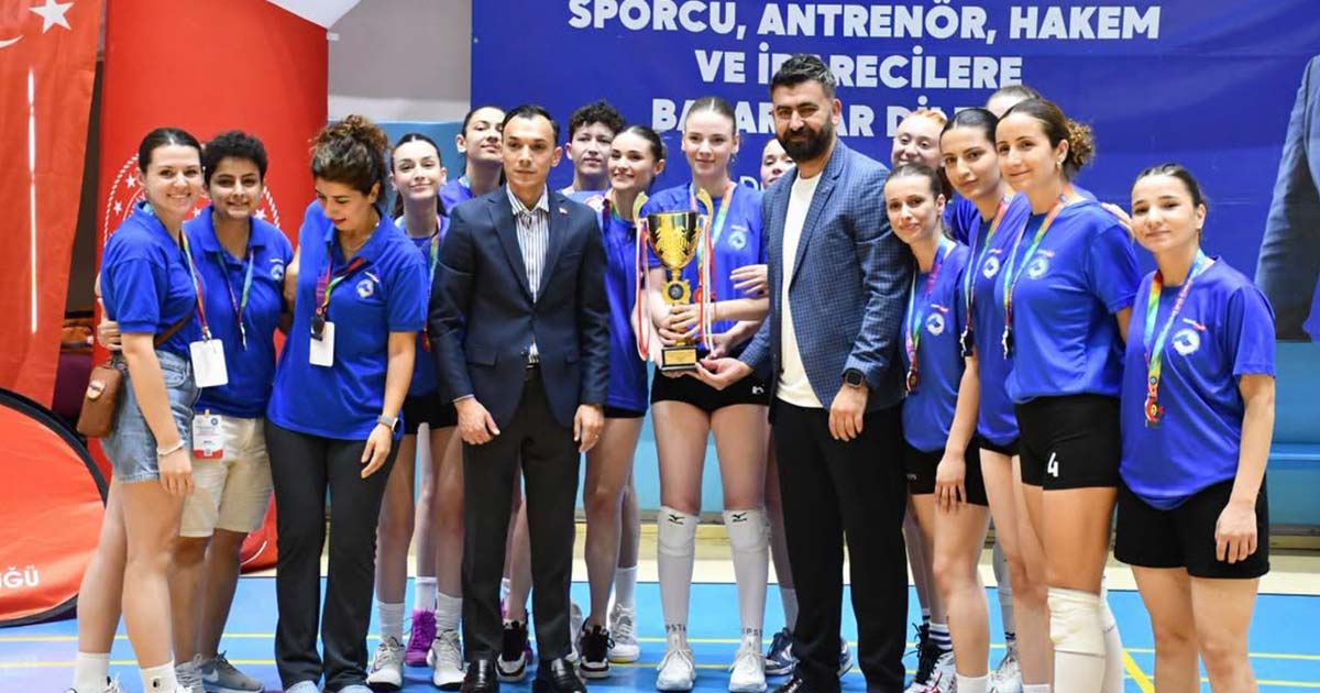 DENİZLİ TAKIMLARI KUPALARI TOPLADI