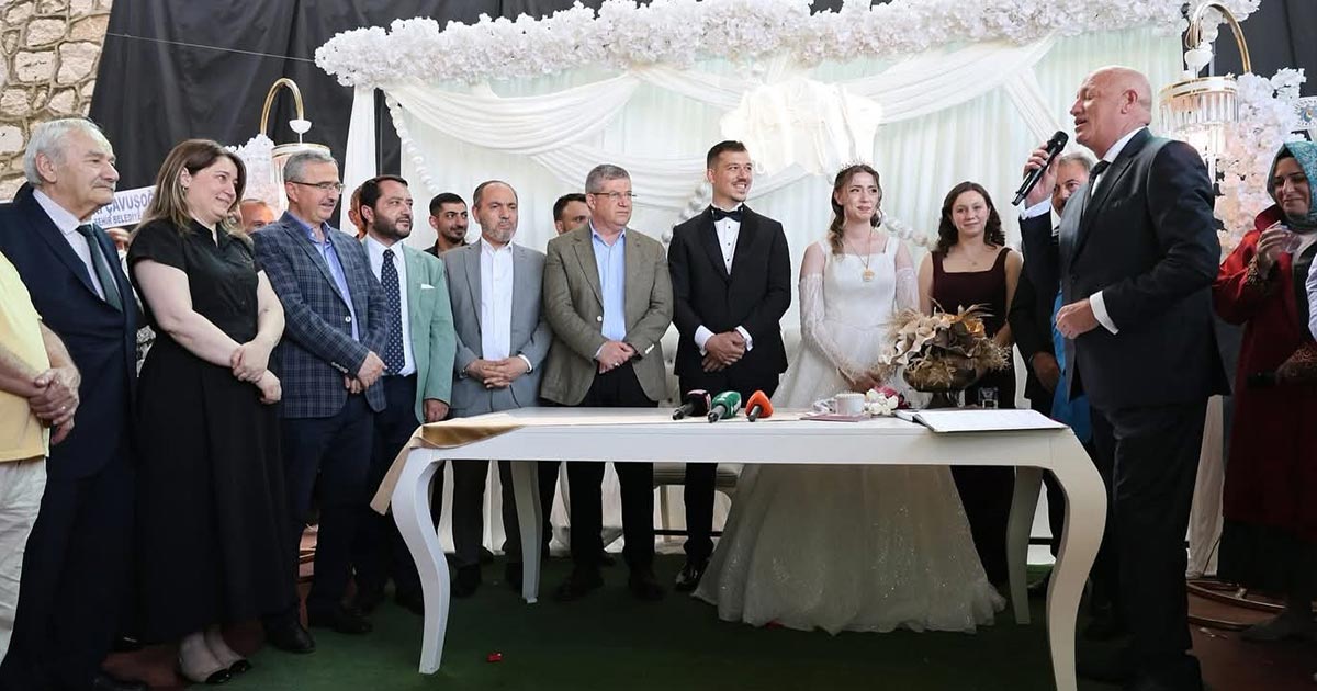 KIZININ NİKÂHINI KENDİSİ KIYDI