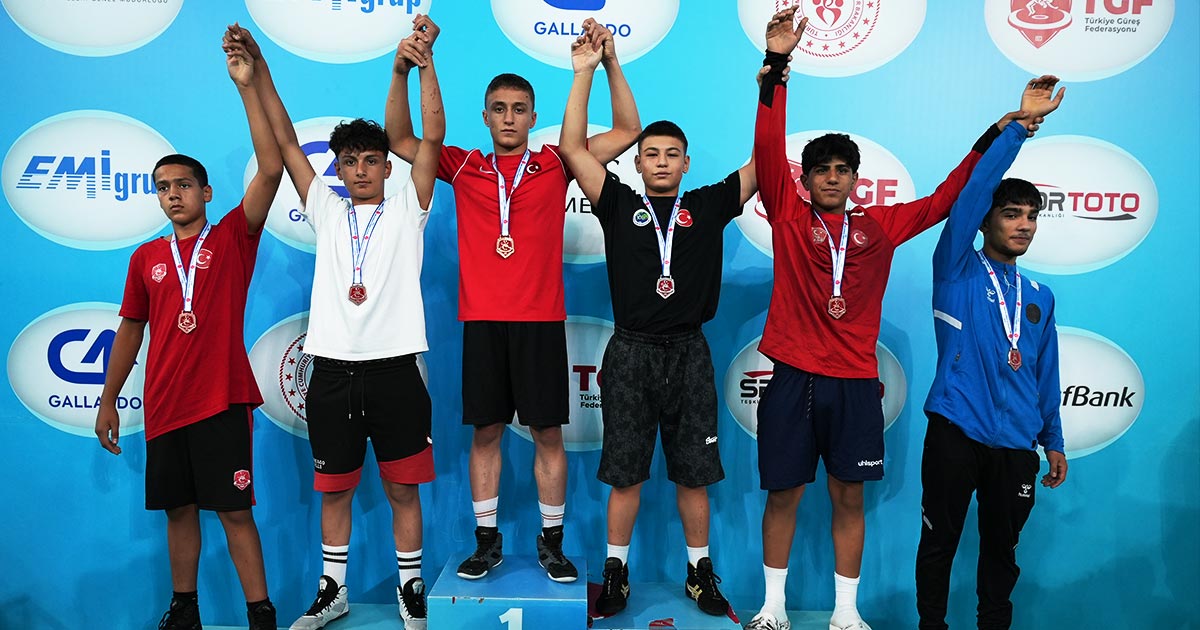 GÜREŞÇİLERİMİZ TÜRKİYE FESTİVALİ'NDE KÜRSÜDE