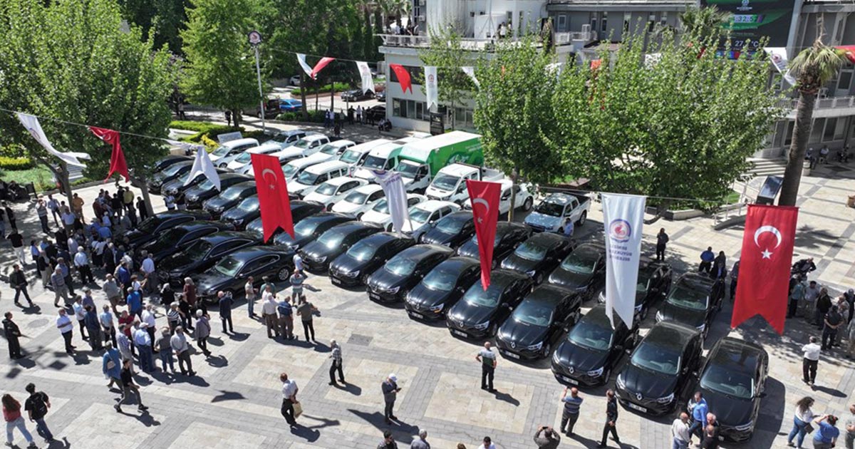 150 ARAÇ FAZLA KİRALAYARAK ARAÇ SALTANATI KURUYORLAR