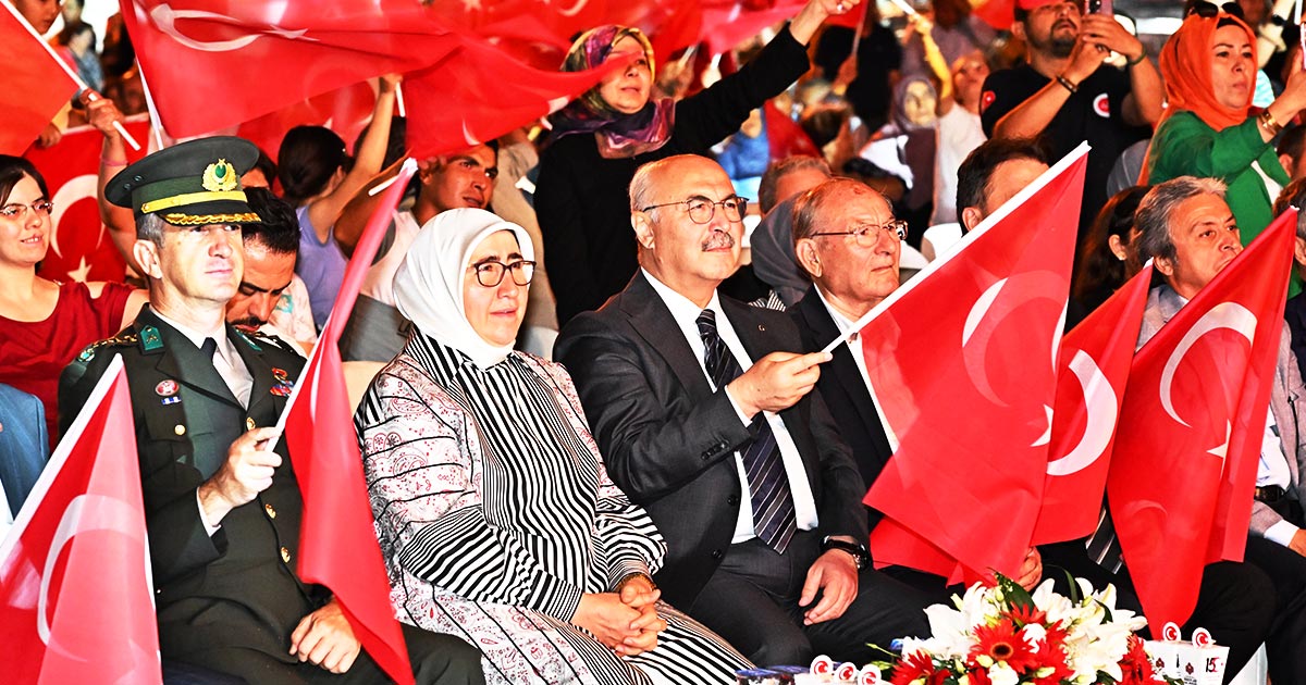 ÇINAR MEYDANI'NDA DEMOKRASİ NÖBETİ