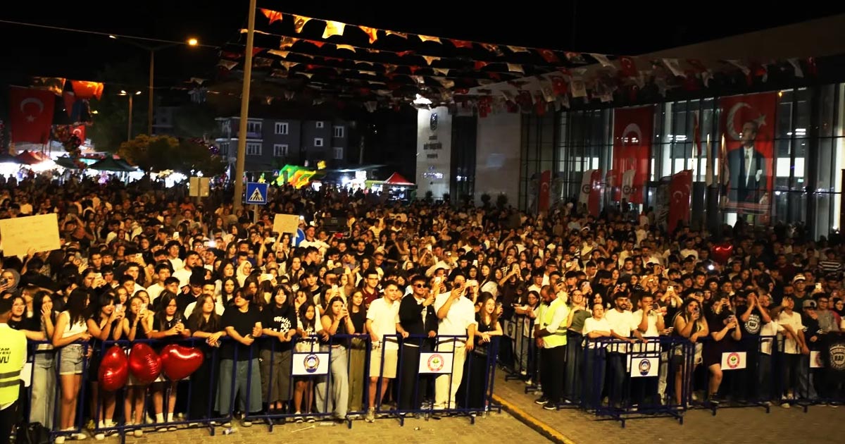 FESTİVALE MUHTEŞEM FİNAL