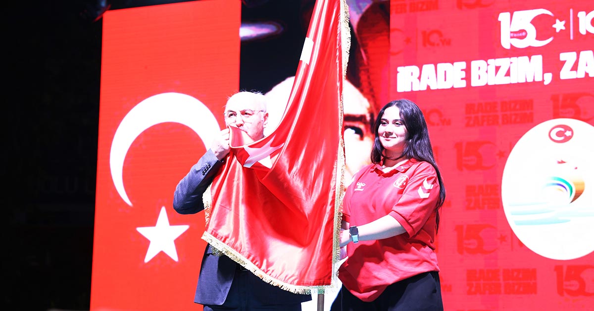 ÇINAR MEYDANI'NDA DEMOKRASİ NÖBETİ