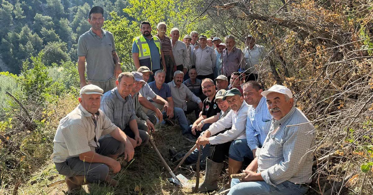 BAŞKAN BORULARI SIRTLADI TARLALARA SU GÖTÜRDÜ