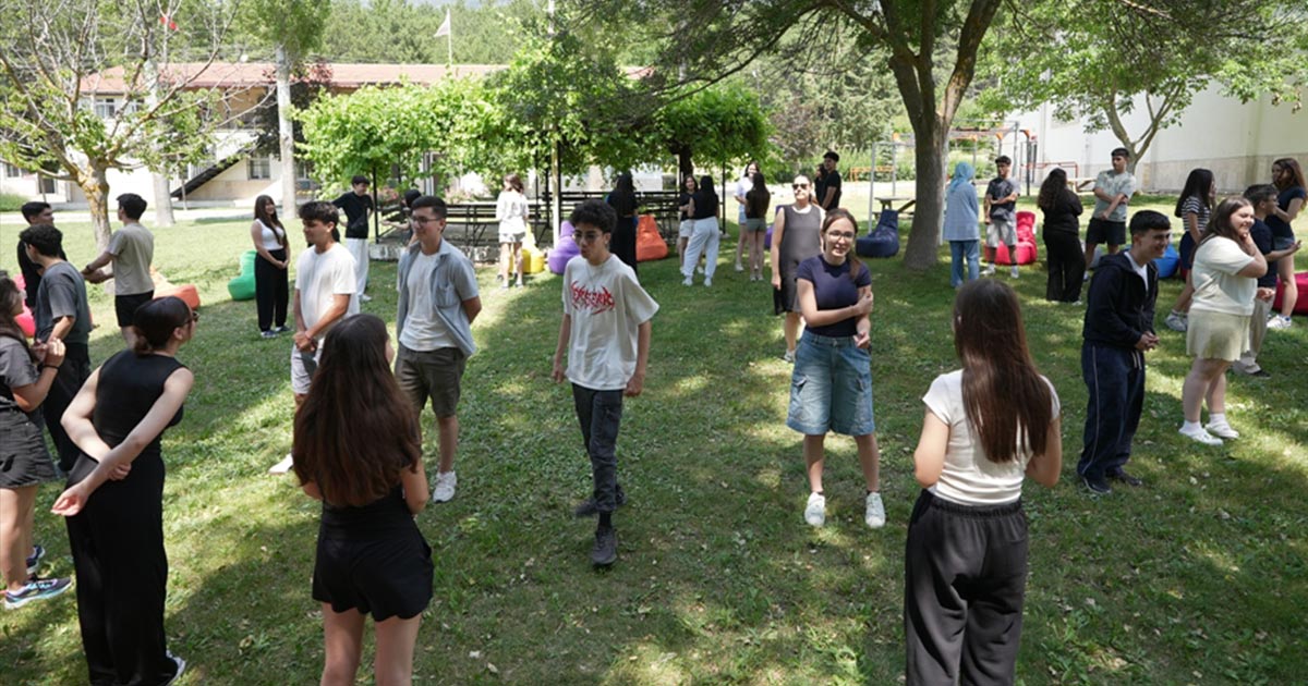 GENÇLER YAZ KAMPINDA BULUŞTU