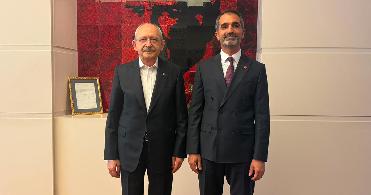 GÖZÜ BANTLI AFİŞLE KARŞILANDI
