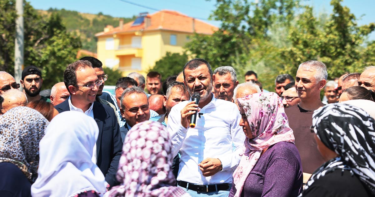 4 İLÇEYİ BAĞLAYAN YOL İLK KEZ ASFALTLANDI
