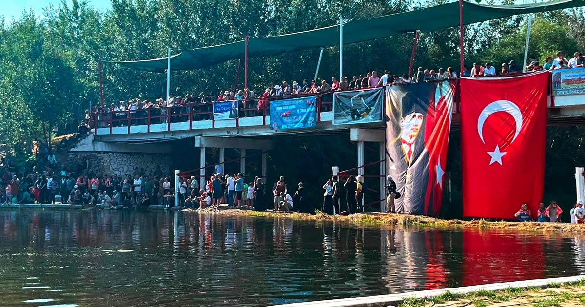 KOYUNLAR SUDAN GEÇTİ