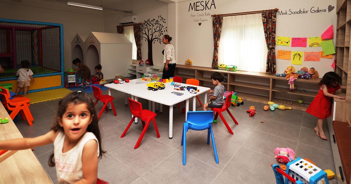 İHTİYAÇ SAHİPLERİNE HER GÜN 3 ÇEŞİT YEMEK