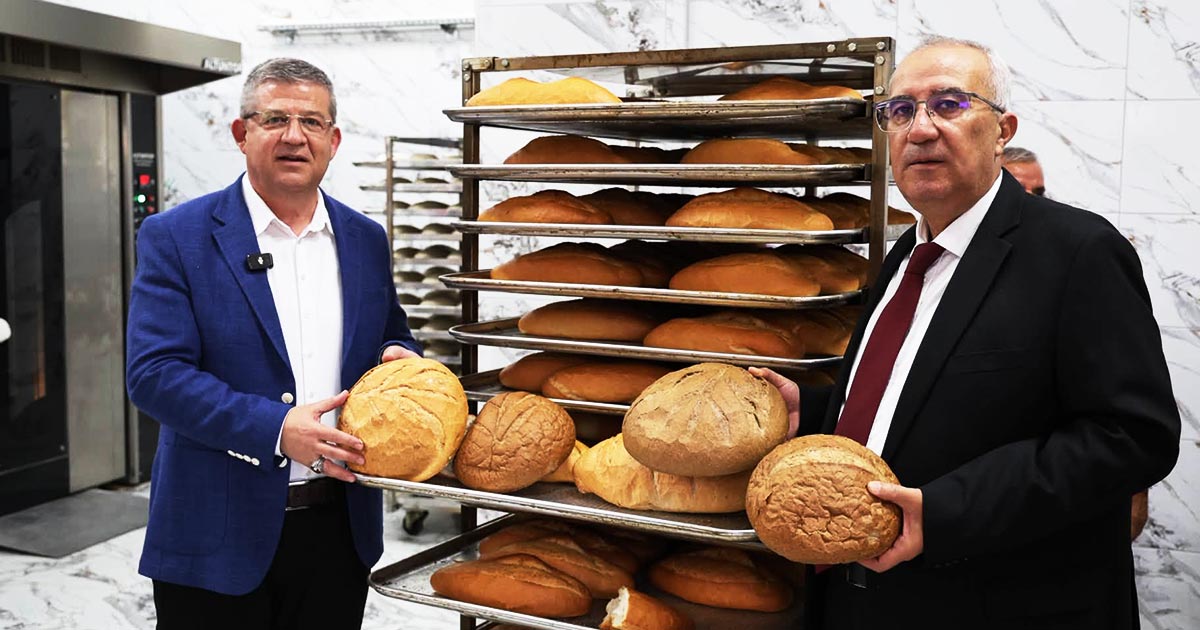 AK PARTİLİ BAŞKAN EKMEK FIRINI AÇTI