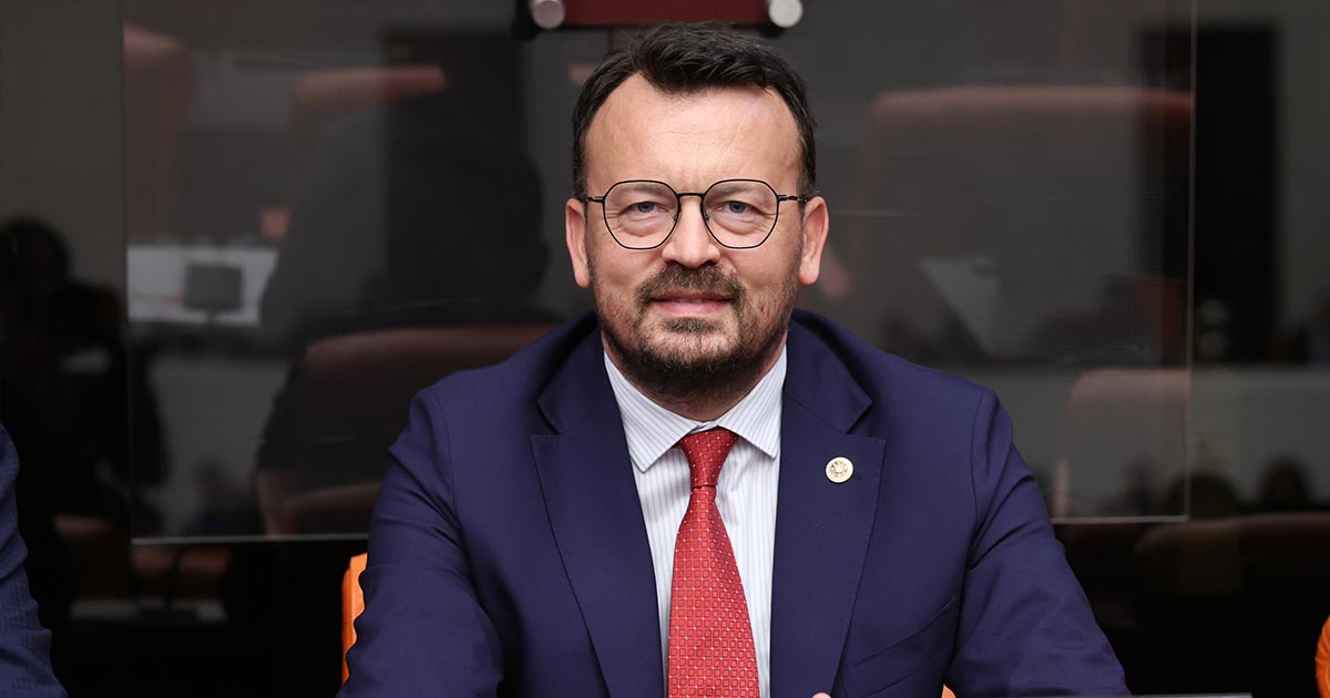 ÇİVRİL’DE ŞEFTALİ 15 LİRAYA DÜŞTÜ AMA...