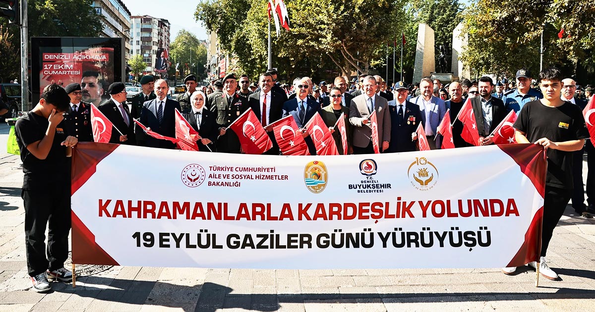 ŞEHİTLİKTE ANLAMLI TÖREN