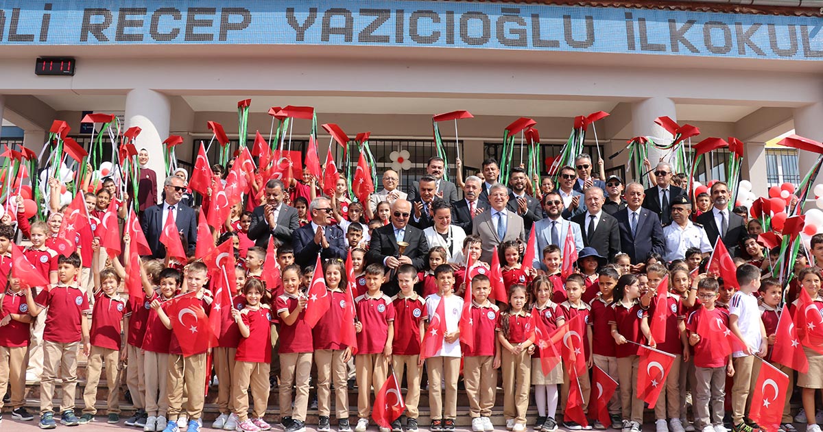 İLK DERS ZİLİNİ VALİ KÖŞGER ÇALDI