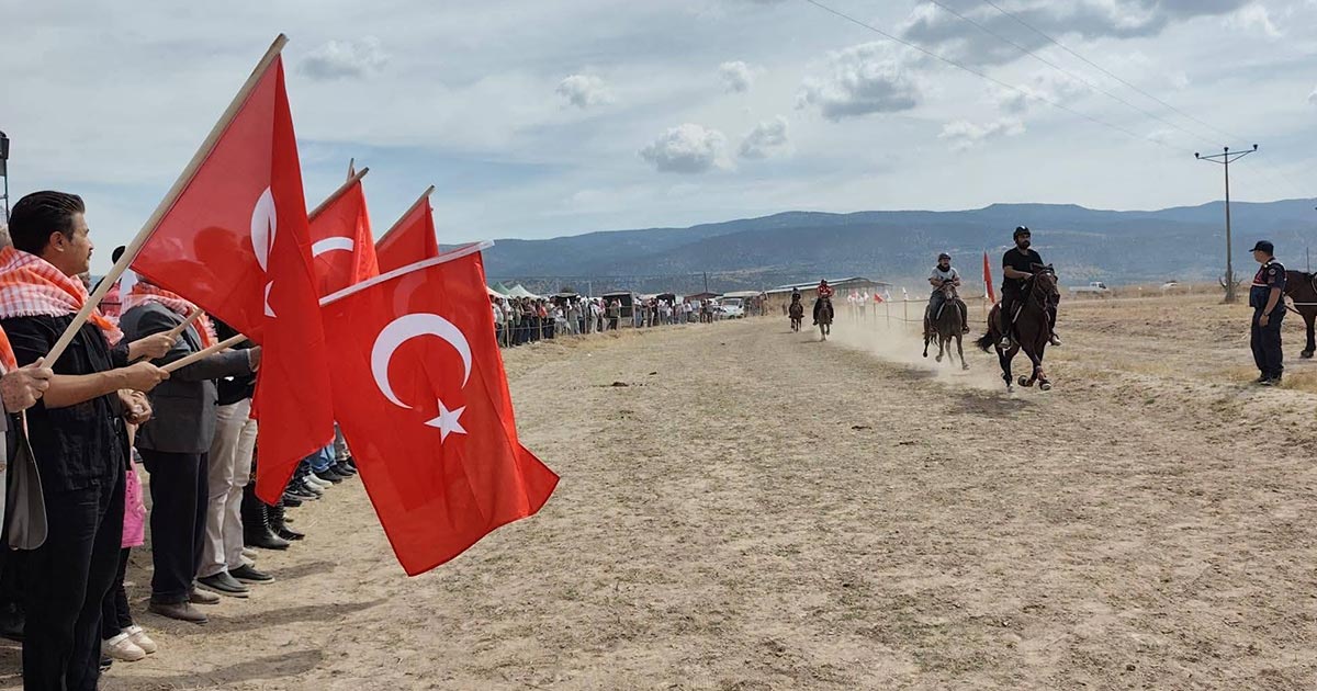 AT YARIŞI SEVDALILARI BAKLAN’DA BULUŞTU