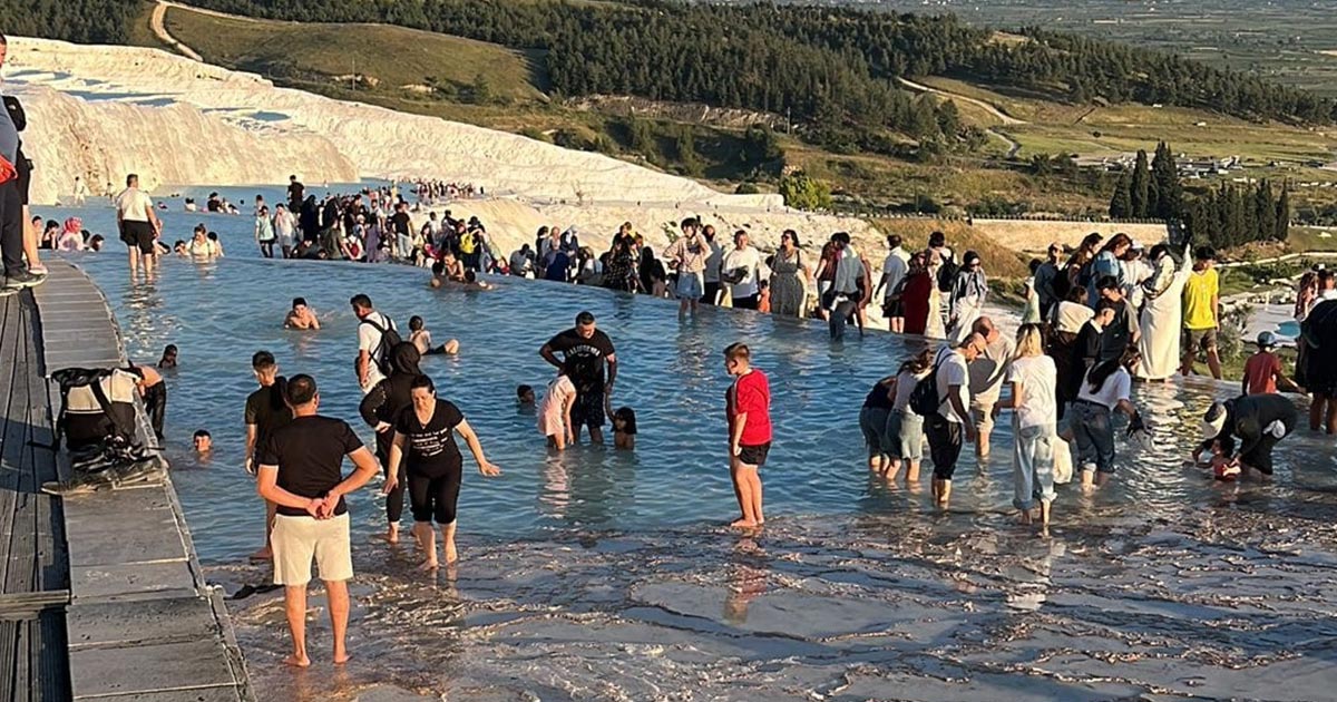 PAMUKKALE 2.3 MİLYON MİSAFİR AĞIRLADI