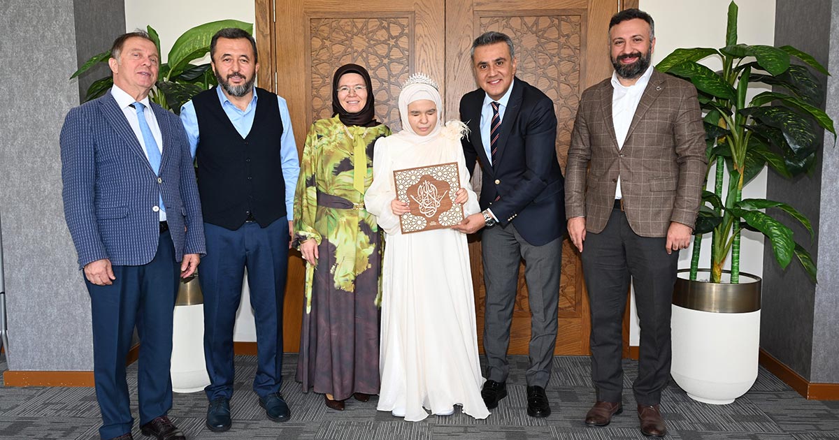 GÖRME ENGELLİ ZEYNEP BÜŞRA HAFIZ OLDU