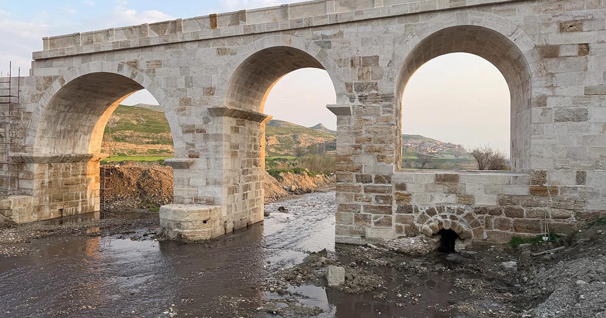 1900 YILLIK GÜMÜŞÇAY KÖPRÜSÜ RESTORE EDİLDİ