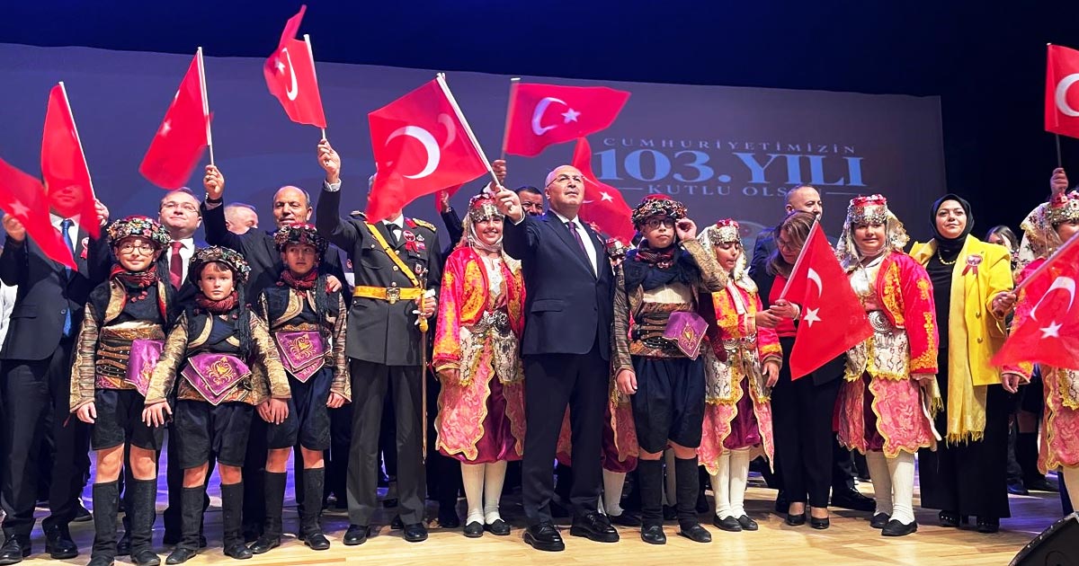 29 EKİM CUMHURİYET BAYRAMI COŞKUYLA KUTLANDI