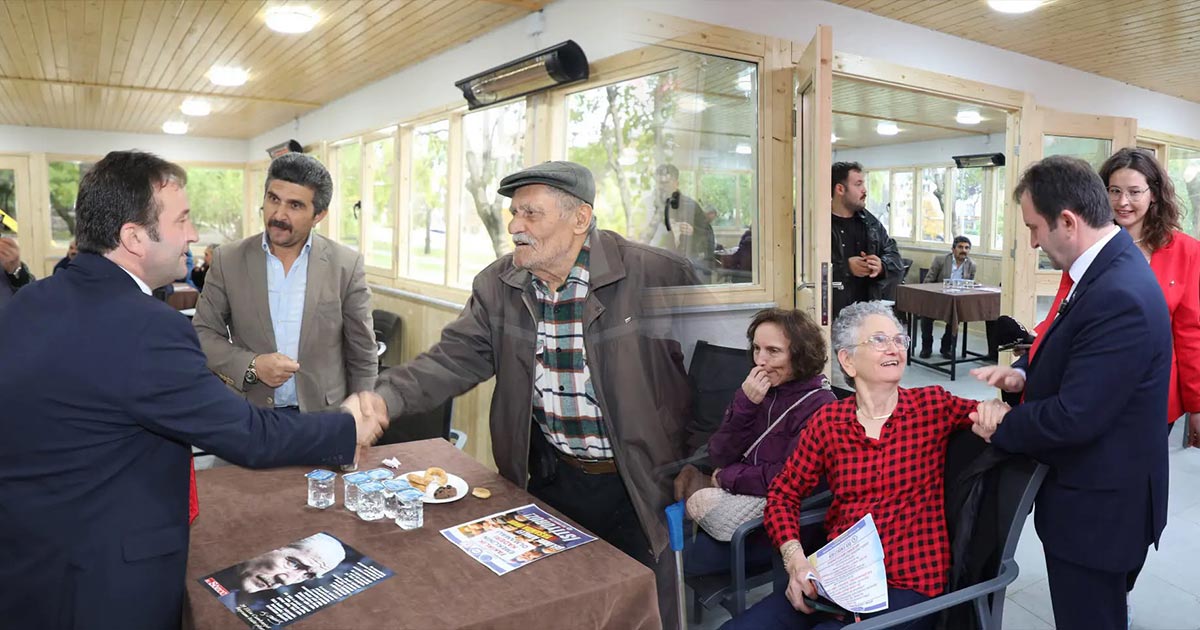 BU KAFEDE ÇAY 5 LİRA