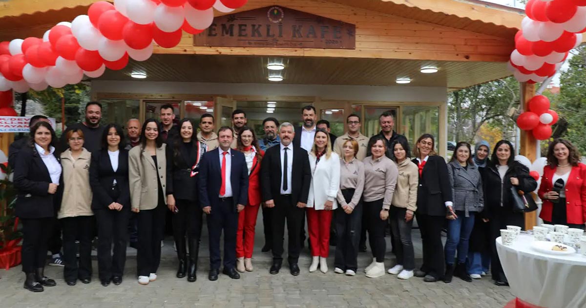 BU KAFEDE ÇAY 5 LİRA