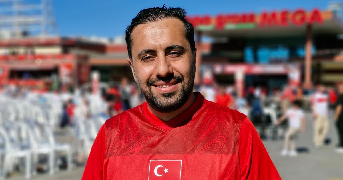 ÇOCUKLARA TÜRK BAYRAĞI DAĞITILDI