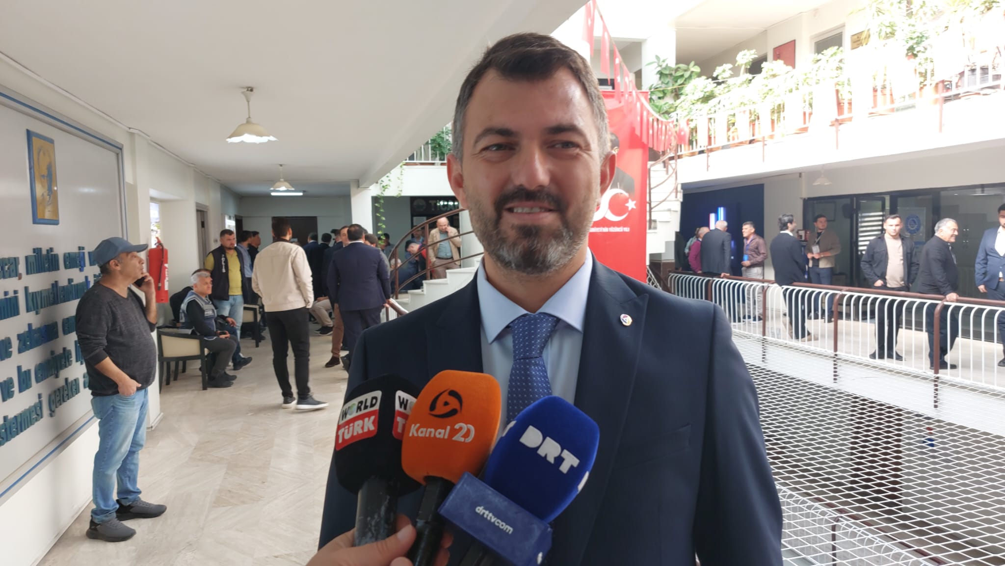 SEÇMEN NE DİYORSA BAŞIMIZIN ÜSTÜNDE YERİ VAR!