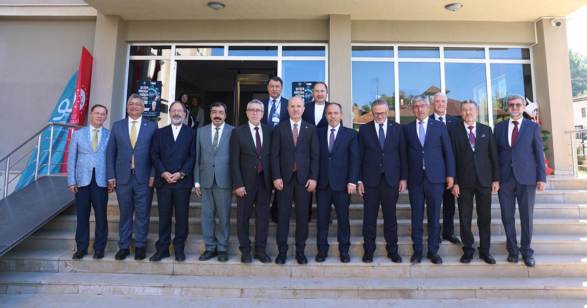 İMAM BUHÂRÎ SEMPOZYUMU BAŞLADI