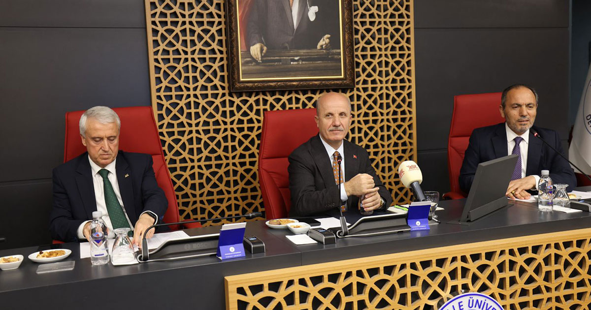 YÖK BAŞKANI EROL ÖZVAR PAÜ SENATOSUNA BAŞKANLIK ETTİ